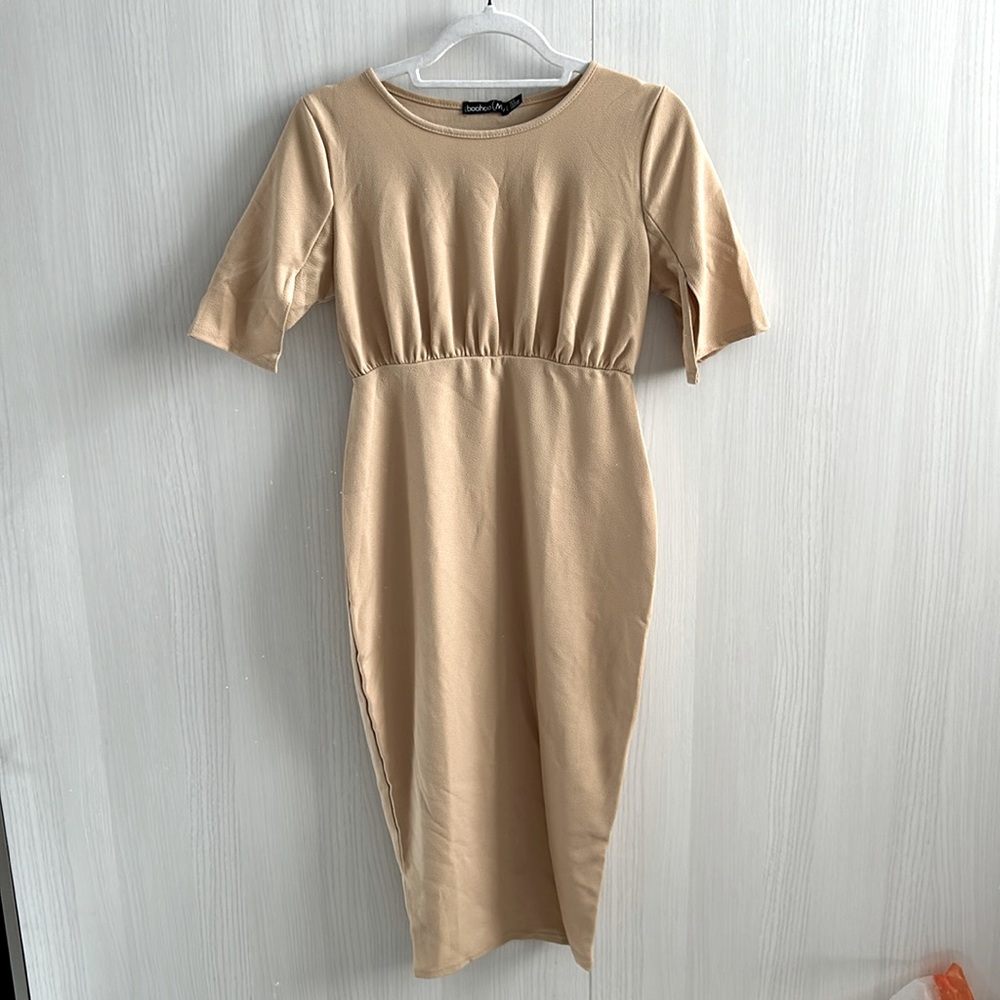 NWT pencil skirt maternity dress BooHoo maternity size 4 ( small) camel office